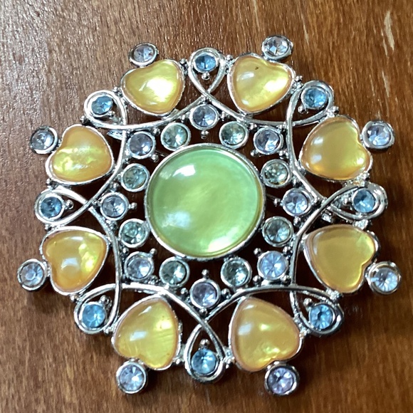 Brooch Silver-tone Yellow Hearts Design Brand: Unknown - Picture 3 of 12